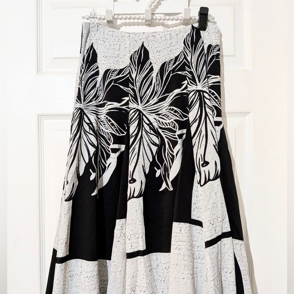 Commense Bud Waist Side-Zipper Midi Skirt - Picture 10 of 14
